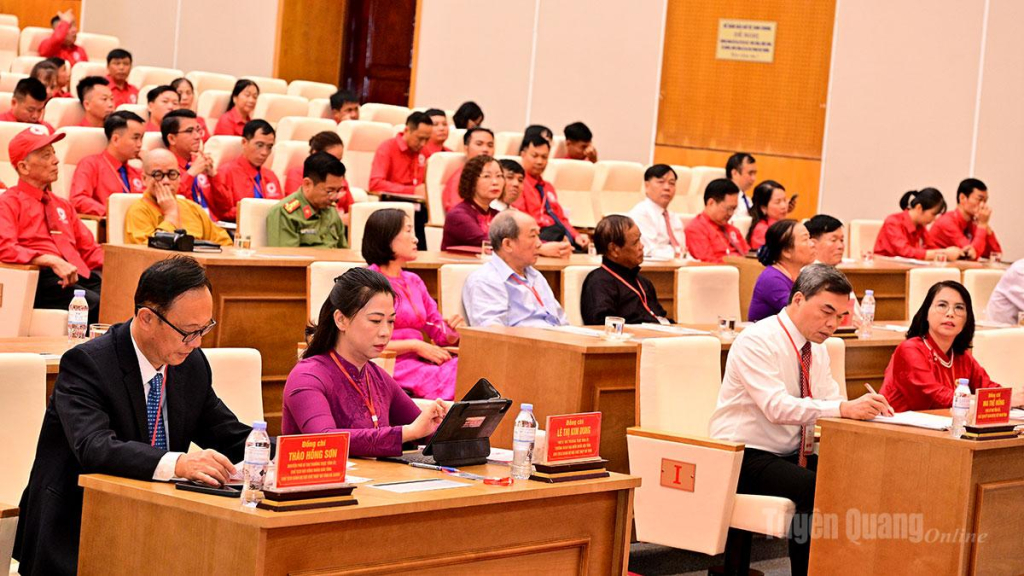 Các đồng chí lãnh đạo tỉnh và đại biểu dự Đại hội.