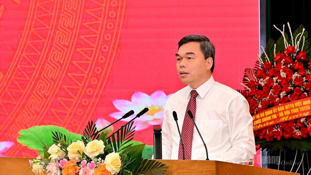 Đồng chí Ma Thế Hồng, Phó Bí thư Tỉnh ủy, Chủ tịch Ủy ban MTTQ tỉnh phát biểu tại Đại hội.