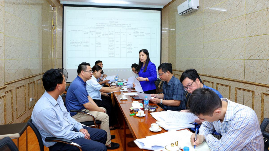 Đoàn giám sát làm việc với Công ty Cổ phần đầu tư xuất nhập khẩu Tây Đô.