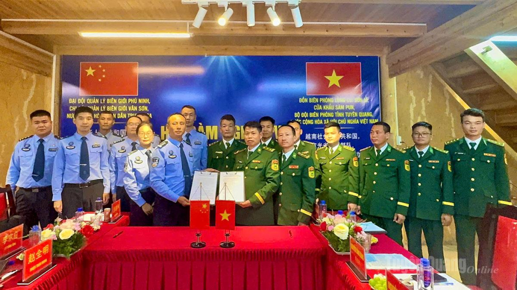 Hai bên ký Biên bản ghi nhớ tăng cường hợp tác, xây dựng đường biên giới Việt Nam - Trung Quốc hòa bình, hữu nghị, ổn định và phát triển.