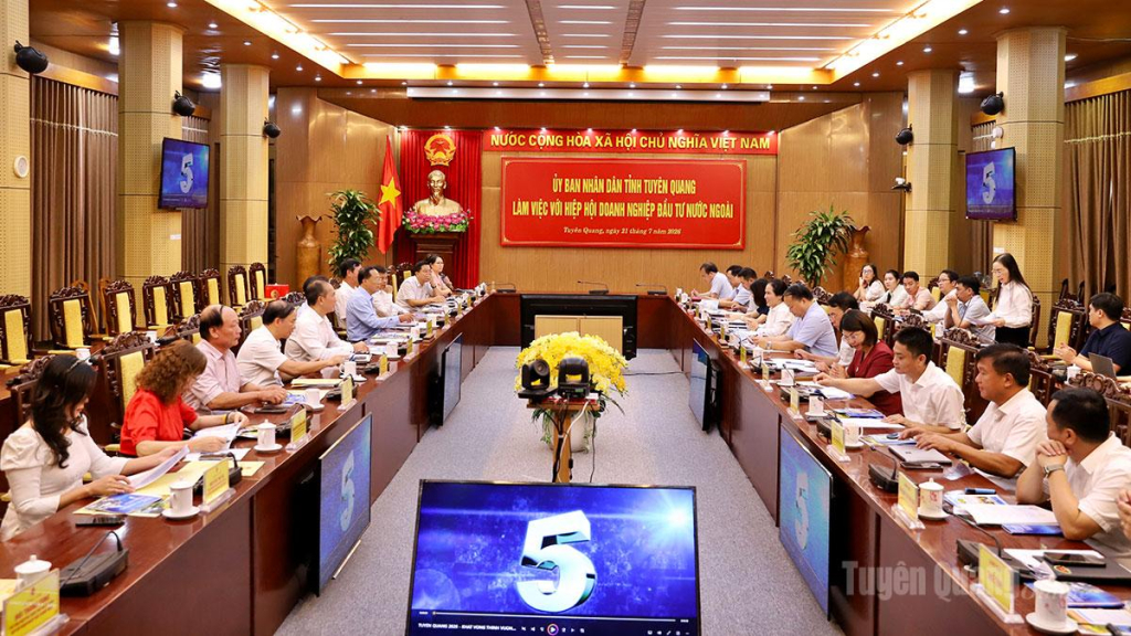 Quang cảnh buổi làm việc.