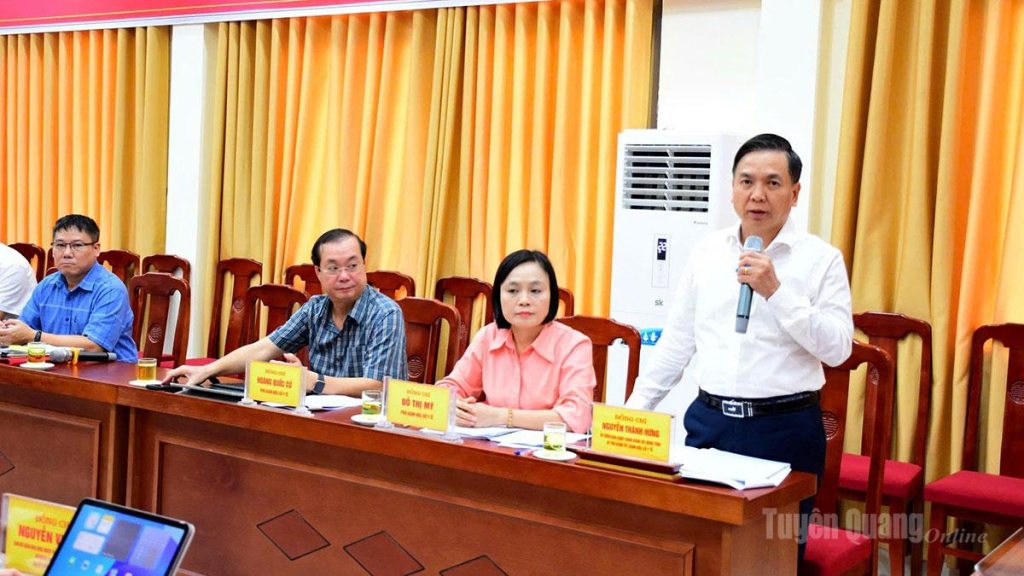 Lãnh đạo Sở Y tế phát biểu tại buổi làm việc.