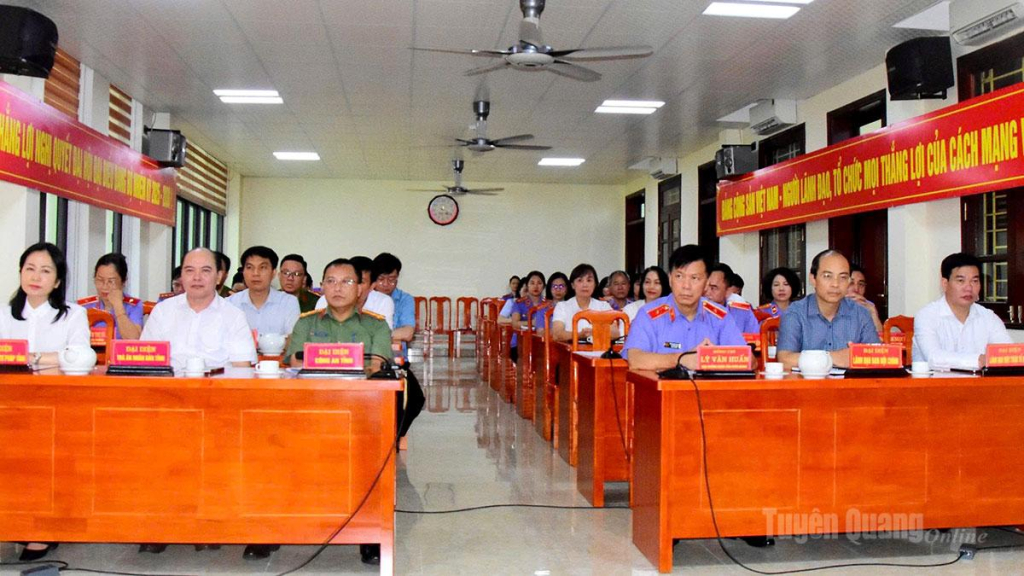 Đại biểu tham dự hội nghị.