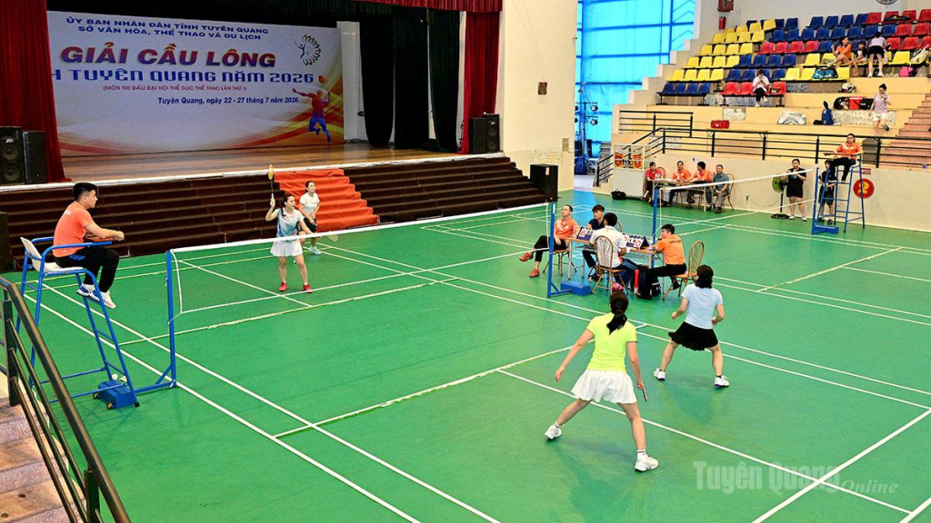Các trận đấu diễn ra sôi nổi, quyết liệt.