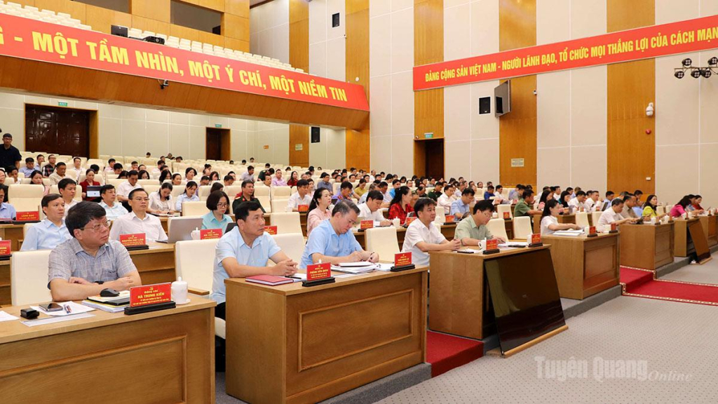 Quang cảnh hội nghị tại điểm cầu Trung tâm Hội nghị tỉnh.