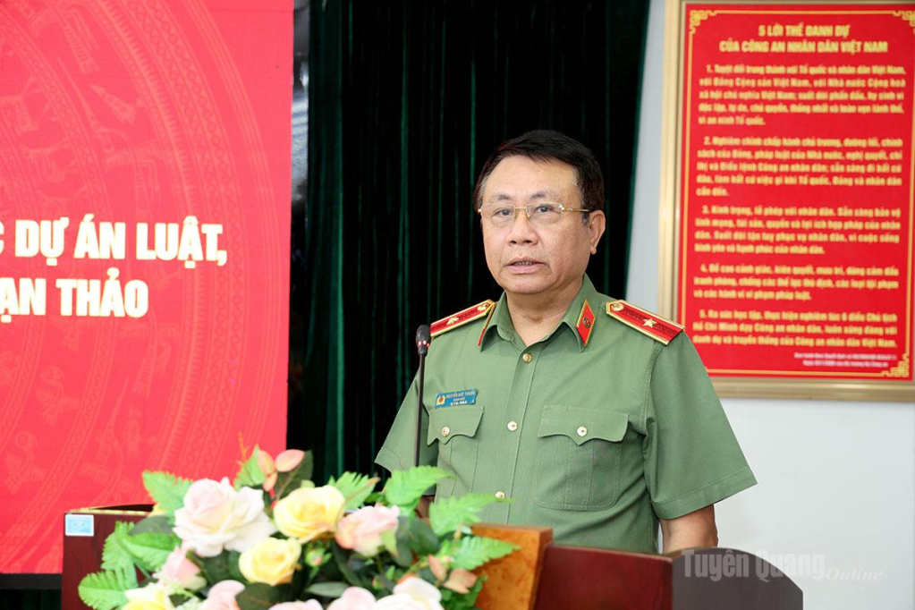 Thiếu tướng Nguyễn Đức Thuận, Giám đốc Công an tỉnh phát biểu kết luận hội nghị.