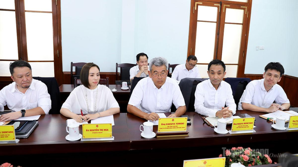 Các thành viên Công ty EREX tại buổi làm việc.