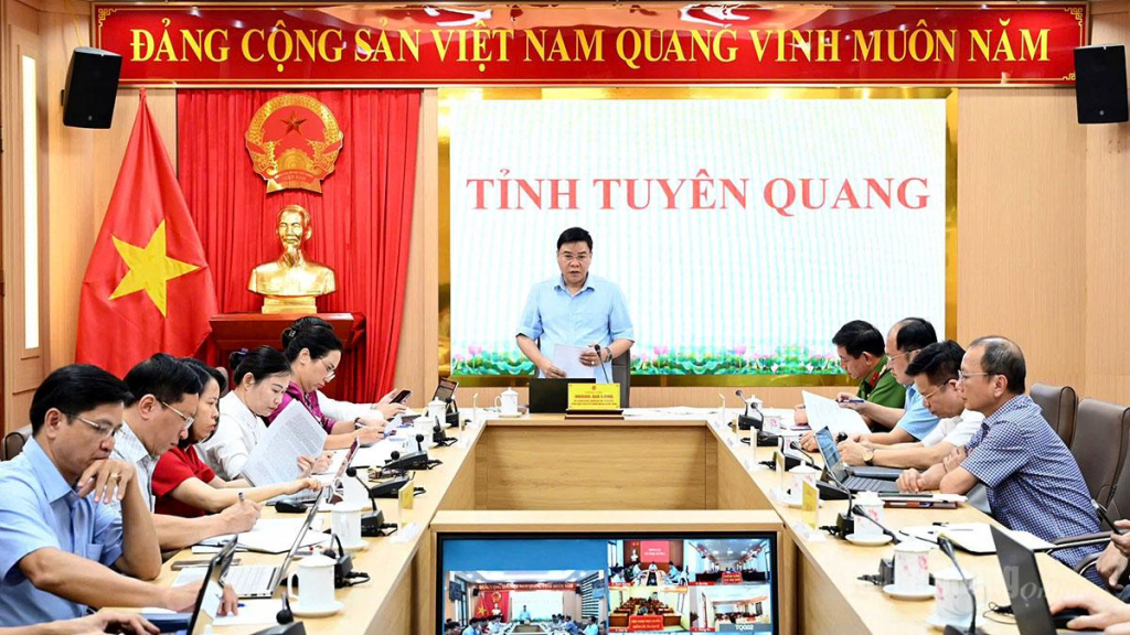 Các đại biểu dự cuộc họp.
