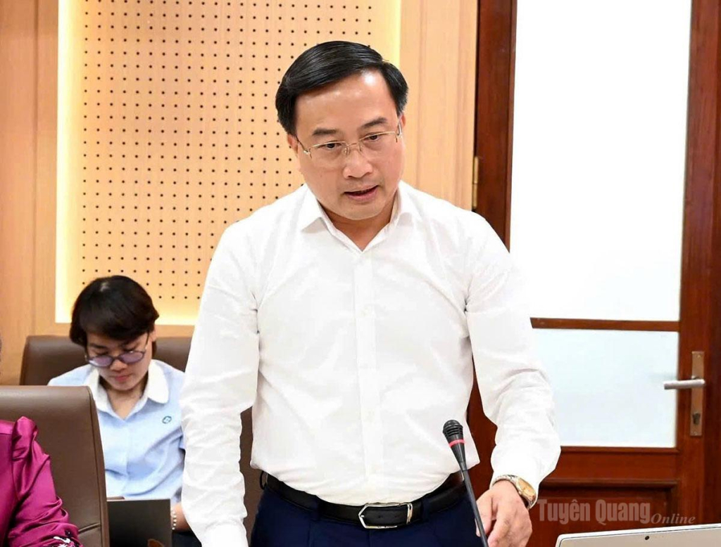 Lãnh đạo Sở Nông nghiệp và Môi trường báo cáo tiến độ cập nhật cơ sở dữ liệu đất đai.