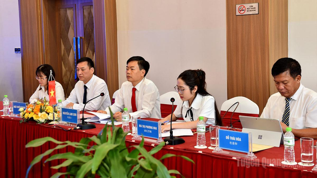Đồng chí Phó trưởng Ban Thường trực Ban Tuyên giáo và Dân vận Tỉnh ủy Nguyễn Lam Sơn phát biểu tại hội đàm.