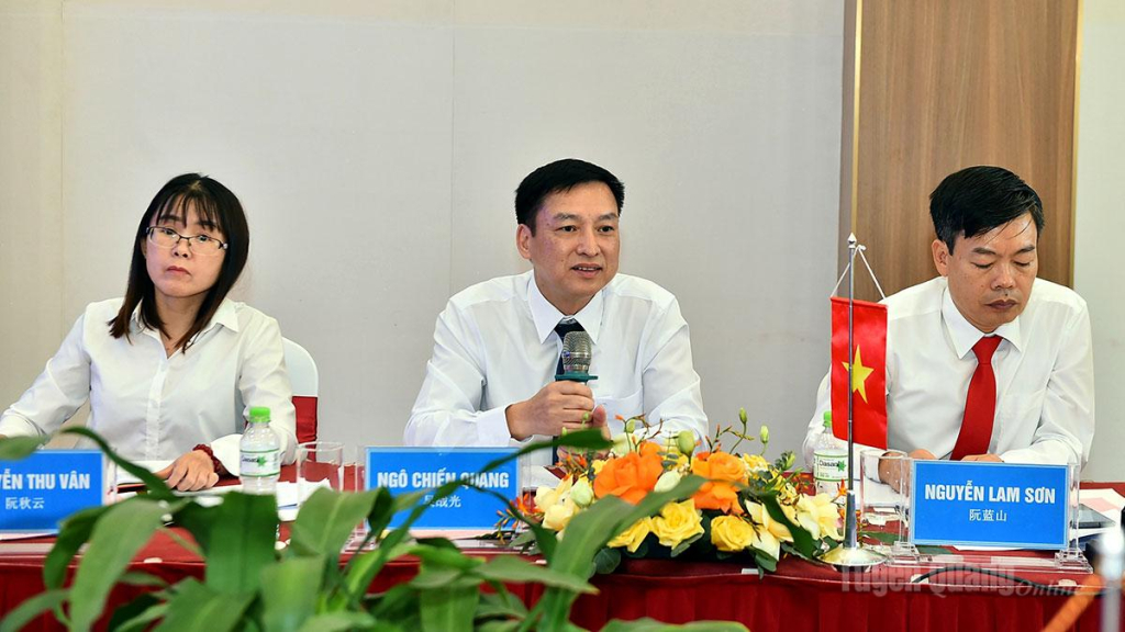 Đồng chí Ngô Chiến Quang, Phó Giám đốc Báo và phát thanh, truyền hình Tuyên Quang phát biểu tại hội đàm.