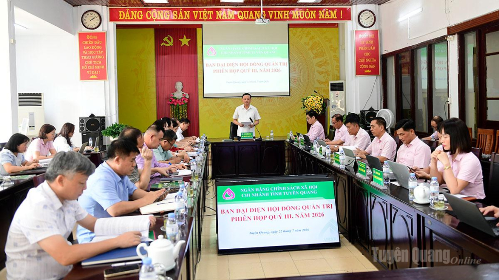 Các đại biểu tham dự phiên họp Ban đại diện Hội đồng quản trị Ngân hàng Chính sách xã hội tỉnh.