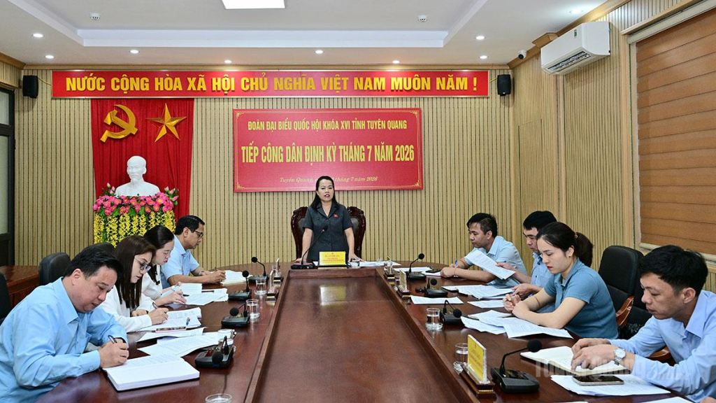 Đồng chí Lý Thị Lan chủ trì buổi tiếp công dân.