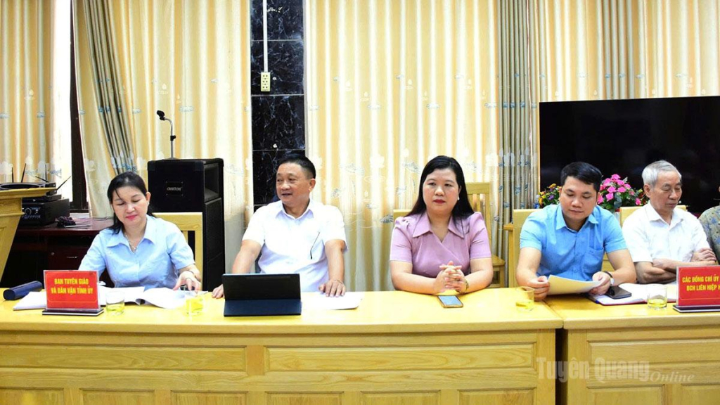 Các đại biểu dự hội nghị.