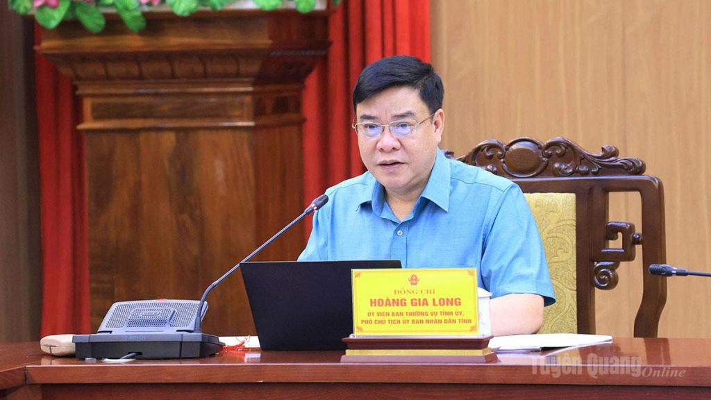 Phó Chủ tịch UBND tỉnh Hoàng Gia Long điều hành phần thảo luận.