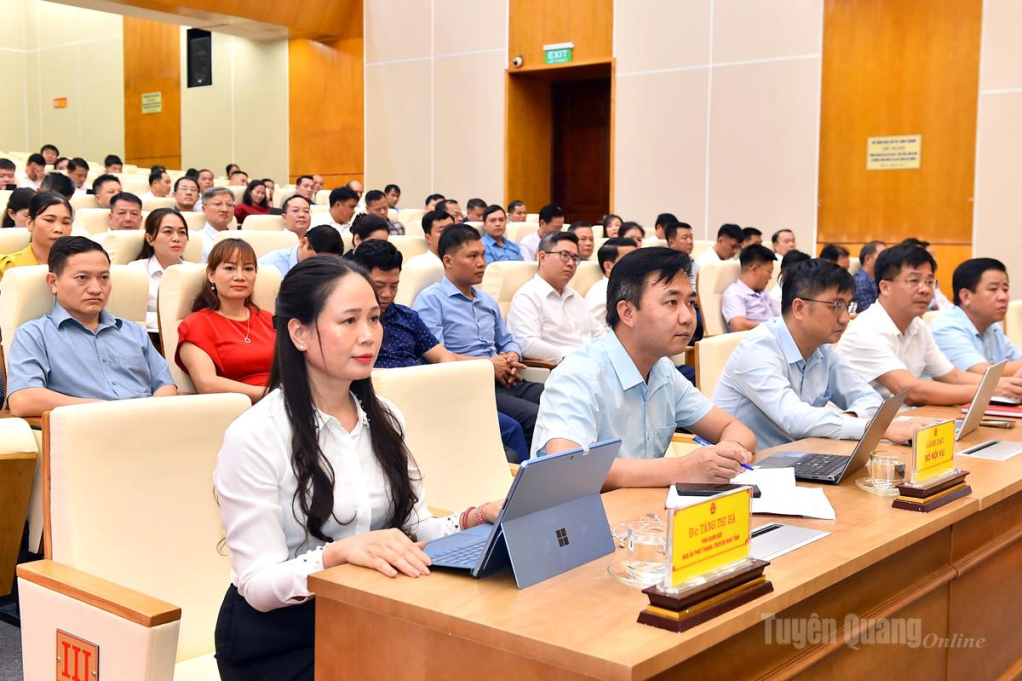 Các đại biểu dự hội nghị.