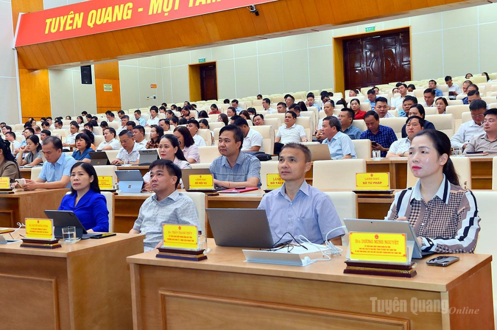 Các đại biểu dự hội nghị.