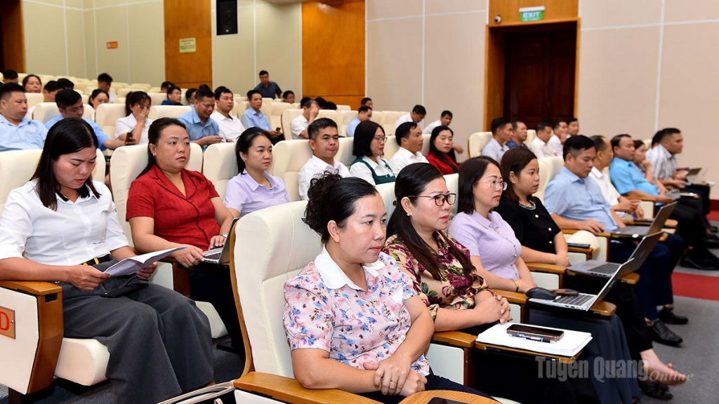 Các đại biểu dự hội nghị.