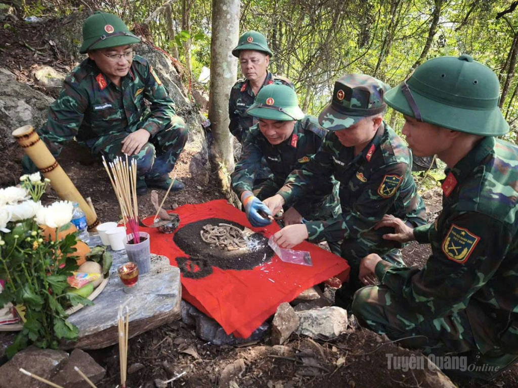 Cán bộ, nhân viên Đội tìm kiếm quy tập hài cốt liệt sĩ, Bộ CHQS tỉnh, quy tập hài cốt liệt sỹ trên điểm cao 685, xã Thanh Thủy