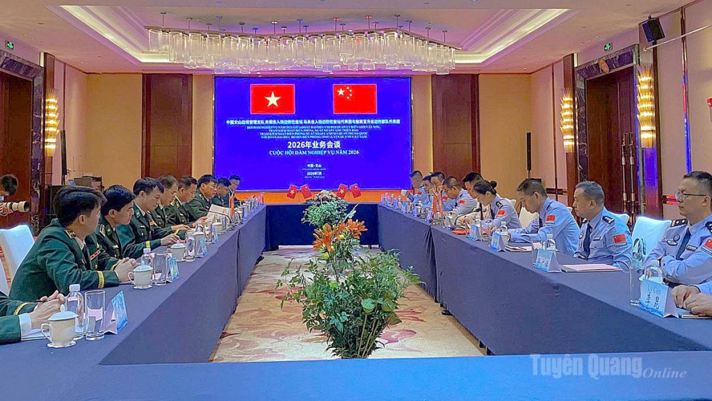 Các đại biểu tham dự hội đàm.