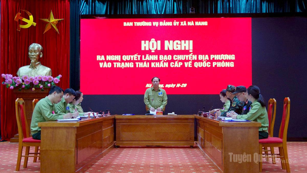 Hội nghị Ban Thường vụ Đảng ủy xã Nà Hang ra Nghị quyết lãnh đạo chuyển địa phương vào trạng thái khẩn cấp về quốc phòng.