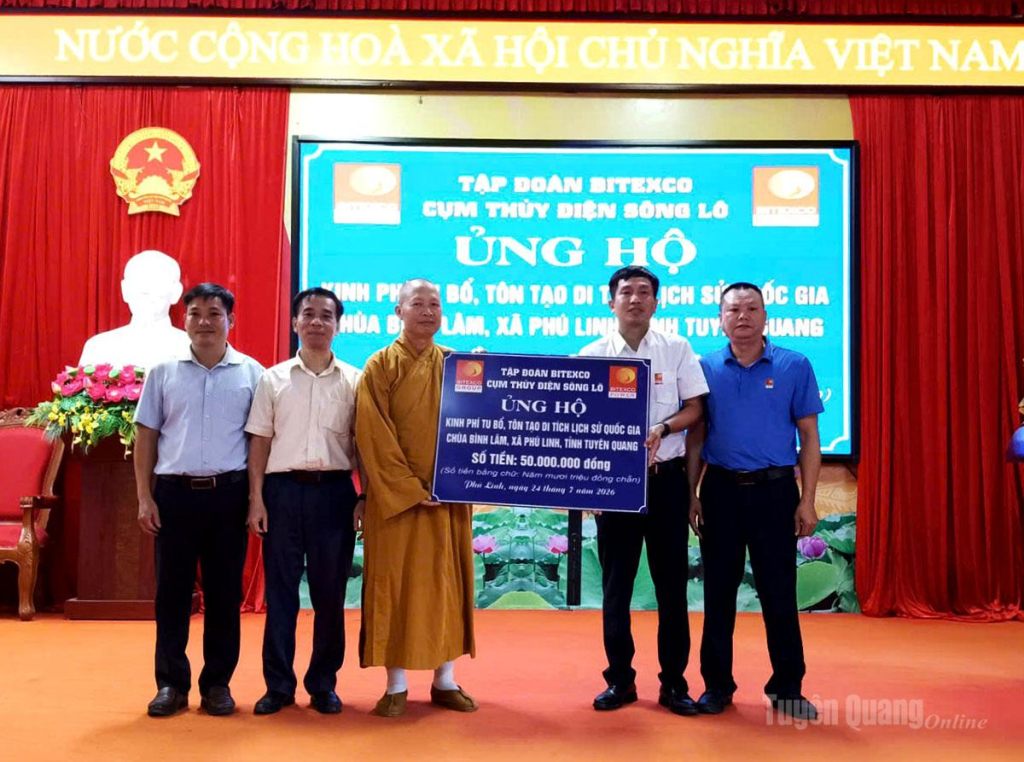 Trao kinh phí hỗ trợ tu bổ, tôn tạo Di tích lịch sử quốc gia Chùa Bình Lâm, xã Phú Linh.