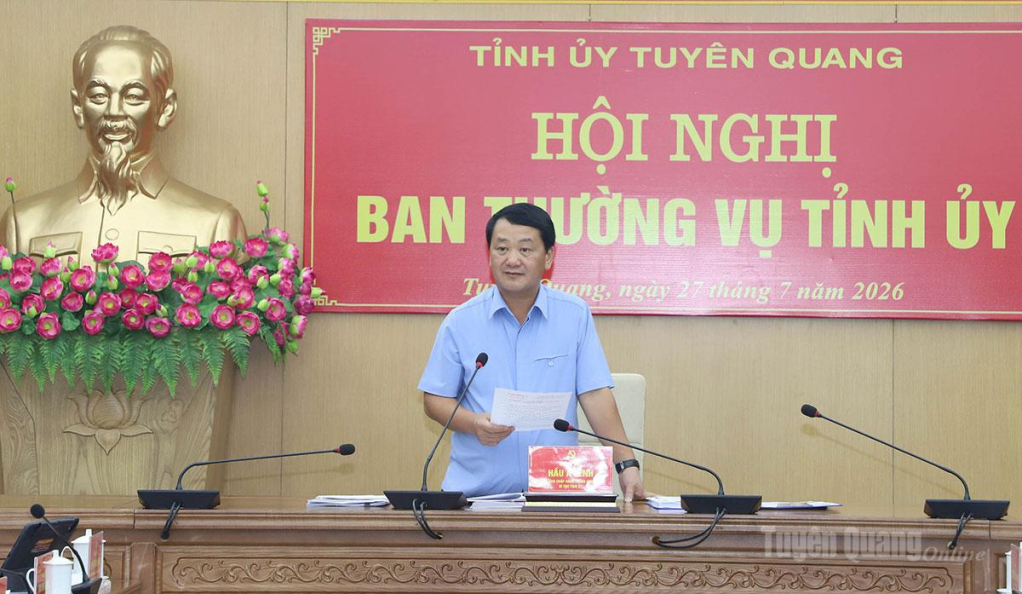 Bí thư Tỉnh ủy Hầu A Lềnh phát biểu kết luận hội nghị.