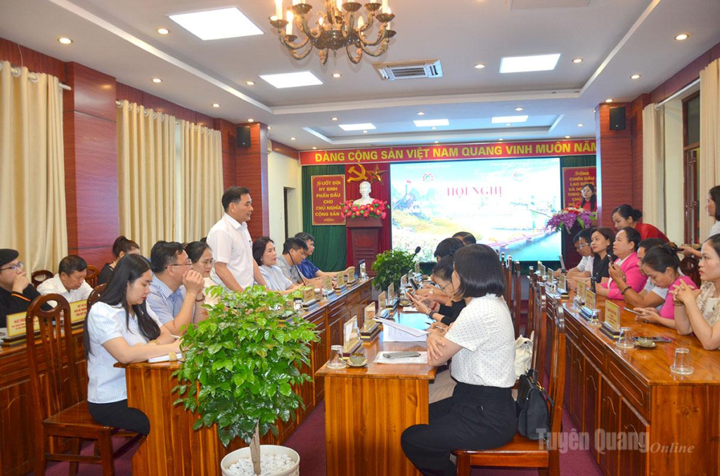 Lãnh đạo sở Công Thương Tuyên Quang phát biểu tại hội nghị.