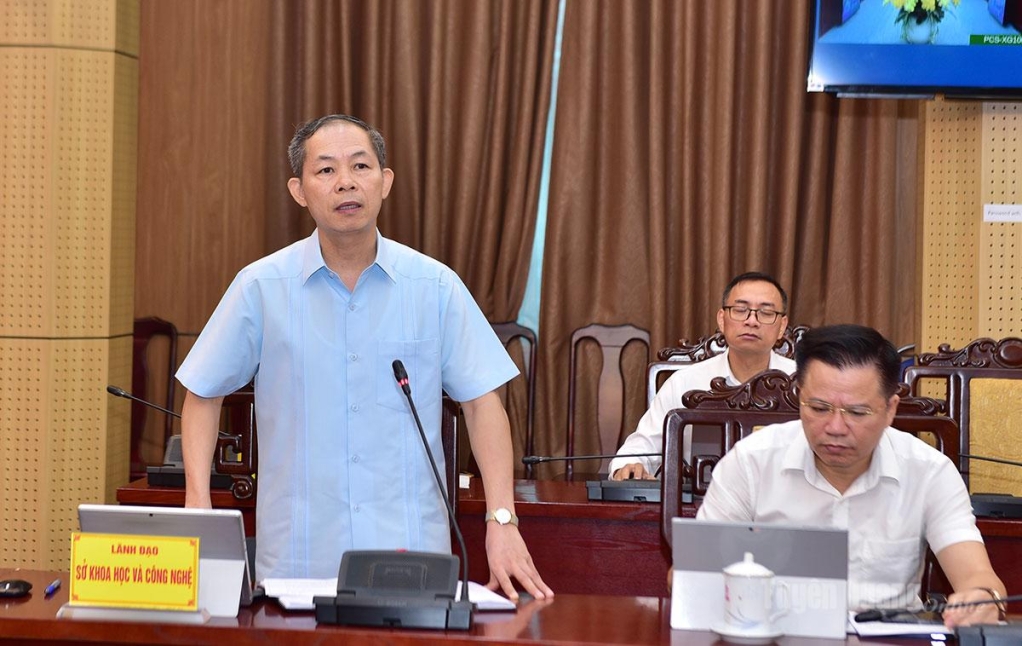 Lãnh đạo Sở Khoa học và Công nghệ điều hành nội dung thảo luận tại hội nghị.