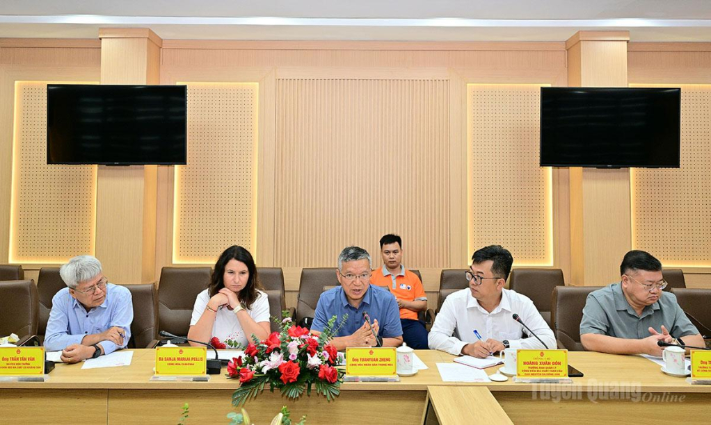 Ông Yuanyuan Zheng  chuyên gia đến từ Cộng hòa nhân dân Trung Hoa làm Trưởng đoàn phát biểu, thông báo sơ bộ chuyến khảo sát.