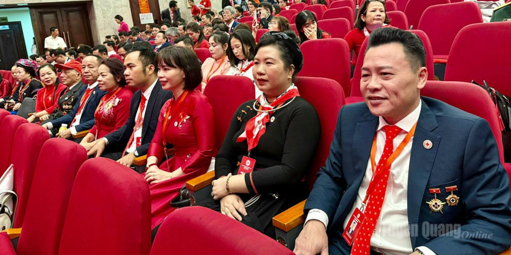 Đoàn đại biểu tỉnh Tuyên Quang dự đại hội.