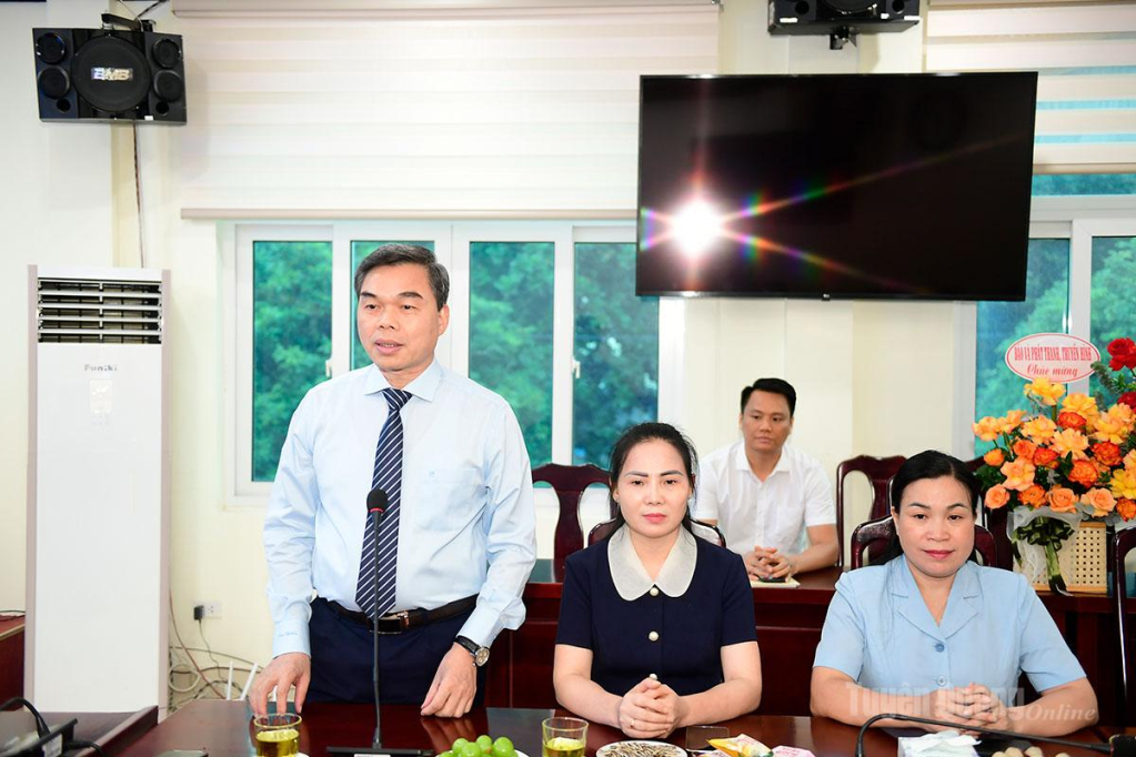 Đồng chí Ma Thế Hồng, Phó Bí thư Tỉnh ủy, Chủ tịch Ủy ban MTTQ Việt Nam tỉnh Tuyên Quang phát biểu chúc mừng Liên đoàn Lao động tỉnh.