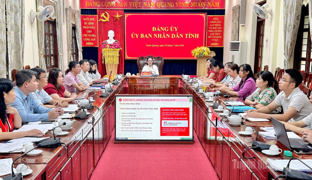 Các đại biểu dự hội nghị tại điểm cầu Đảng ủy UBND tỉnh. Ảnh: Công Vượng.