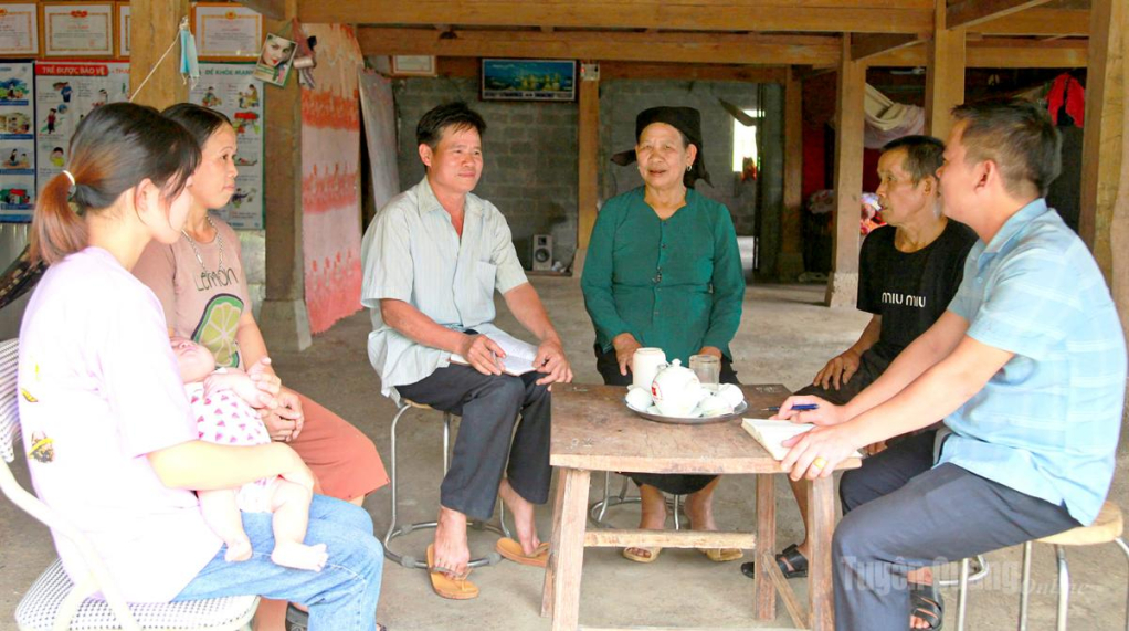 Người dân xã Du Già gặp gỡ, giao lưu, cùng vun đắp đời sống văn hóa và khối đại đoàn kết trên quê hương.