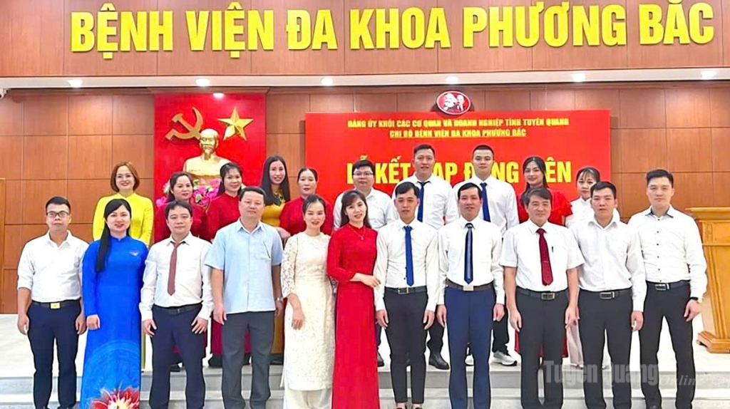 Lễ kết nạp đảng viên tại Chi bộ Bệnh viện Đa khoa Phương Bắc.