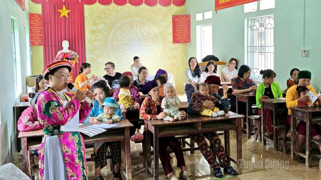 Trung tâm Y tế khu vực Quản Bạ, Trạm Y tế Quản Bạ tuyên truyền kiến thức chăm sóc sức khỏe cho phụ nữ trên địa bàn xã.