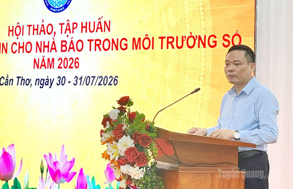 Đồng chí Đặng Khắc Lợi, Phó Cục trưởng Cục Báo chí phát biểu khai mạc tập huấn.