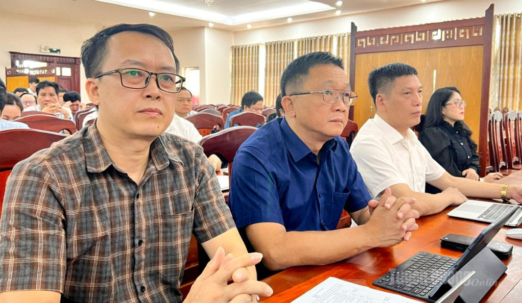 Lãnh đạo, cán bộ Báo và phát thanh, truyền hình Tuyên Quang dự tập huấn.