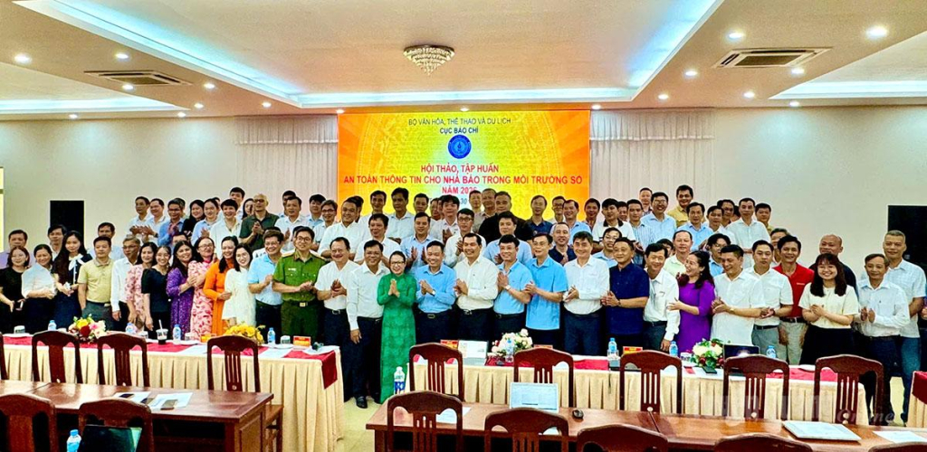 Các đại biểu tại chương trình tập huấn.