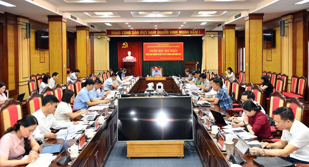 Các đại biểu dự phiên họp.
