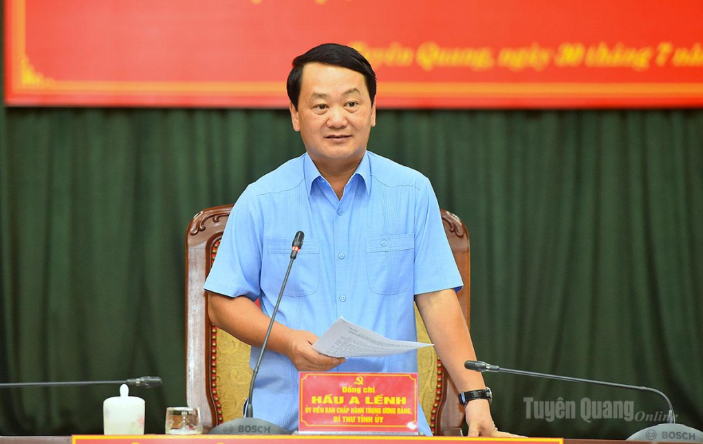 Đồng chí Bí thư Tỉnh ủy Hầu A Lềnh phát biểu kết luận phiên họp.