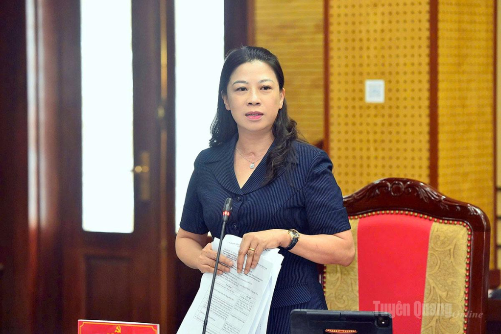 Đồng chí Phó Bí thư Thường trực Tỉnh ủy Lê Thị Kim Dung phát biểu tại phiên họp.