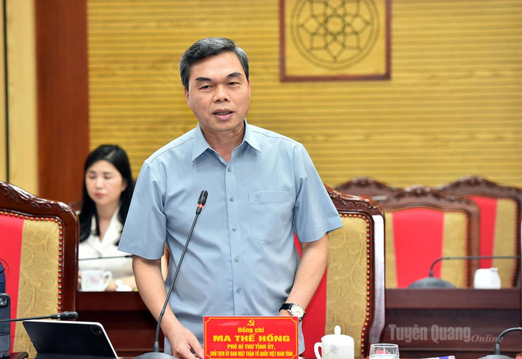 Đồng chí Ma Thế Hồng, Phó Bí thư Tỉnh ủy, Chủ tịch Ủy ban MTTQ tỉnh phát biểu tại phiên họp.