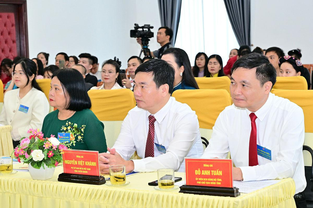 Lãnh đạo tỉnh và các đại biểu dự Đại hội.