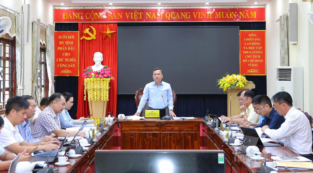 Toàn cảnh buổi họp.