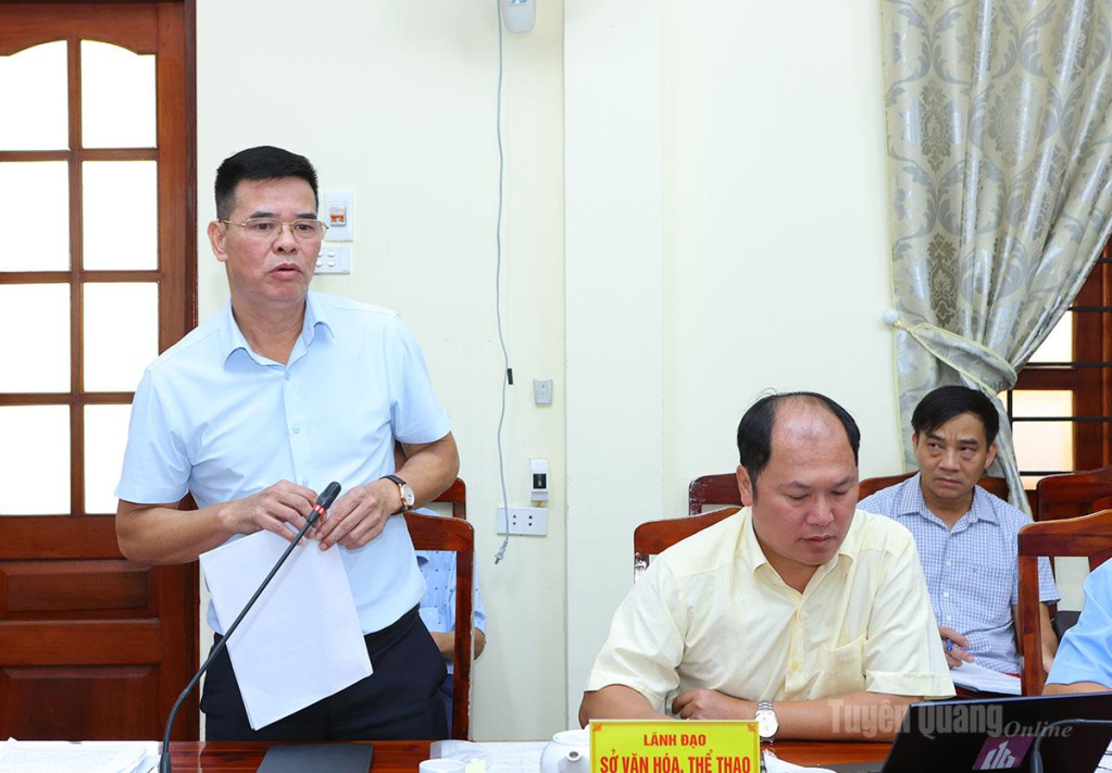 Lãnh đạo Sở Văn hoá, Thể thao và Du lịch phát biểu ý kiến.