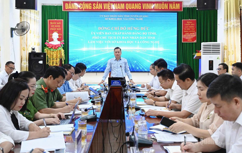 Các đại biểu dự buổi làm việc.