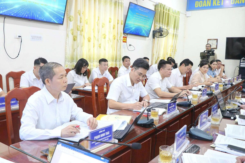 Các đại biểu dự buổi làm việc.