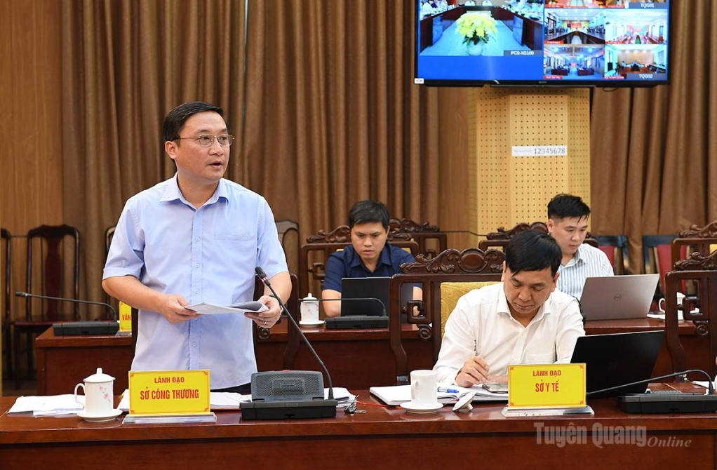 Lãnh đạo Sở Công thương thảo luận tại hội nghị.