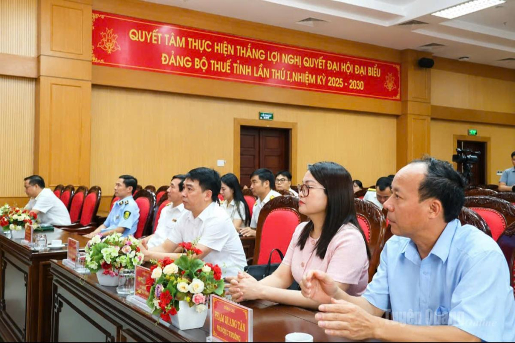 Thành viên Hội đồng giám sát dự chương trình.